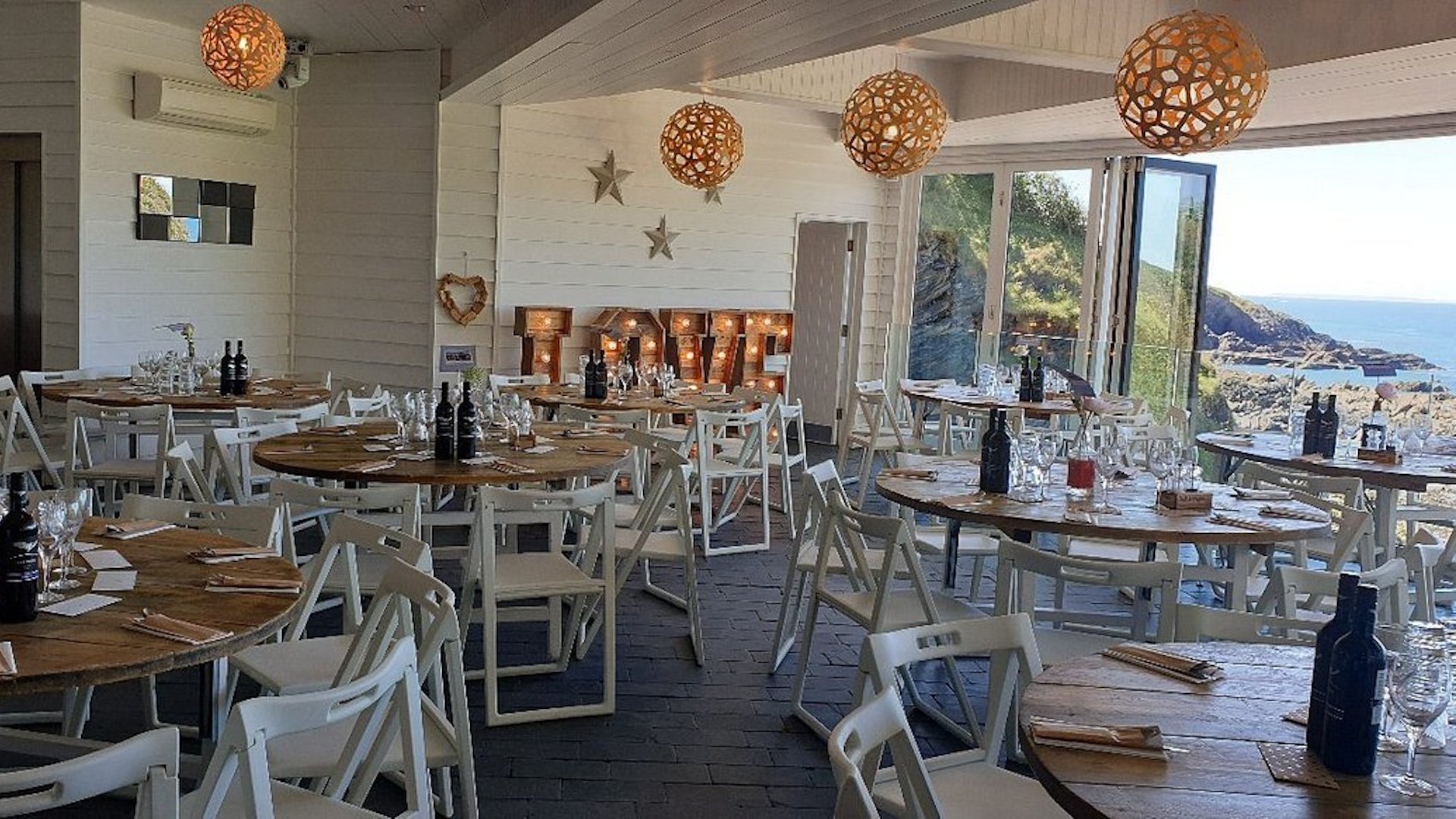 Tunnels Beaches - Restaurant