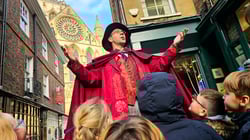 Wizard of York - Leading a Crowd to York Minster