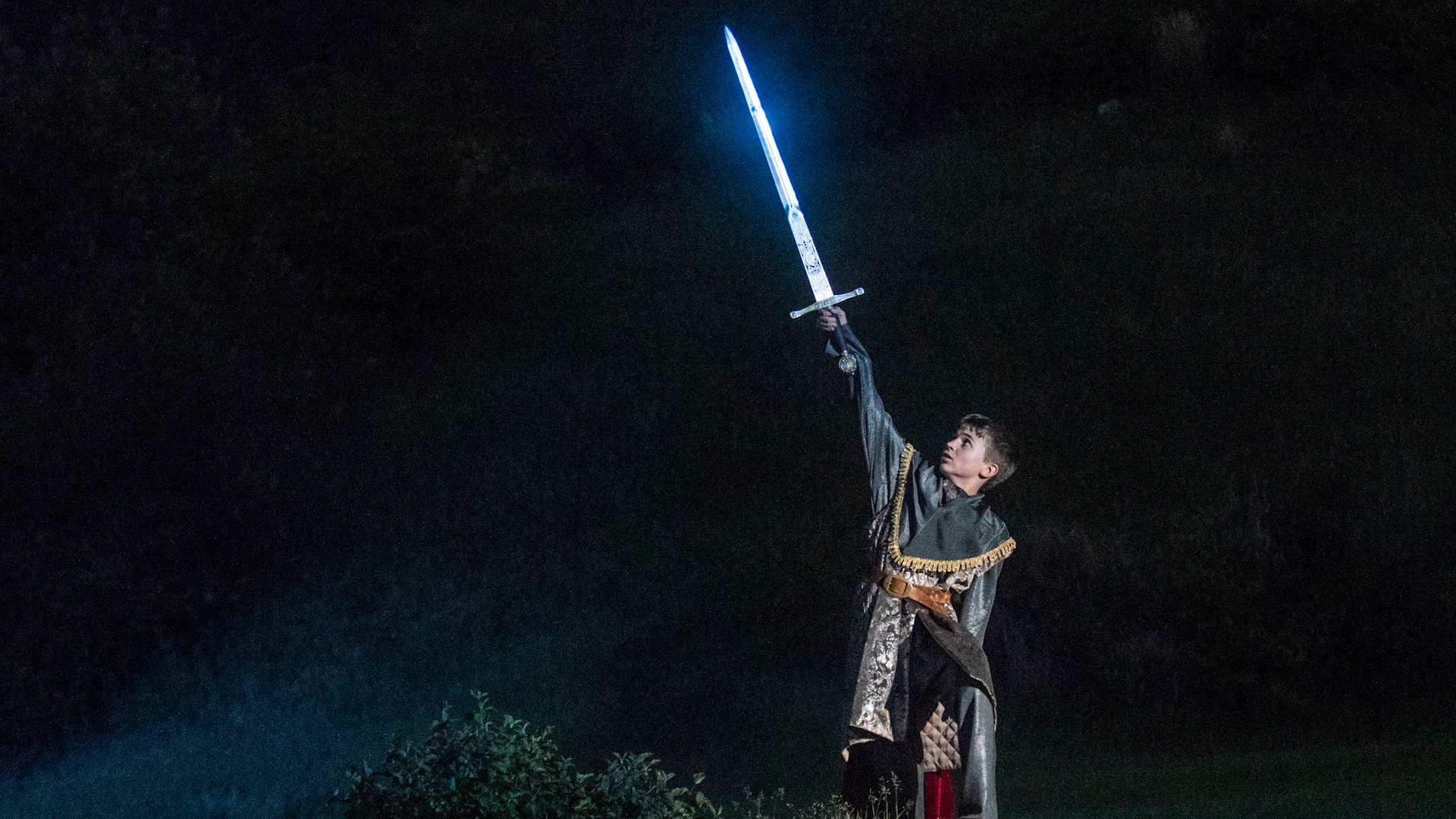 Kynren - Young Arthur drawing sword from stone