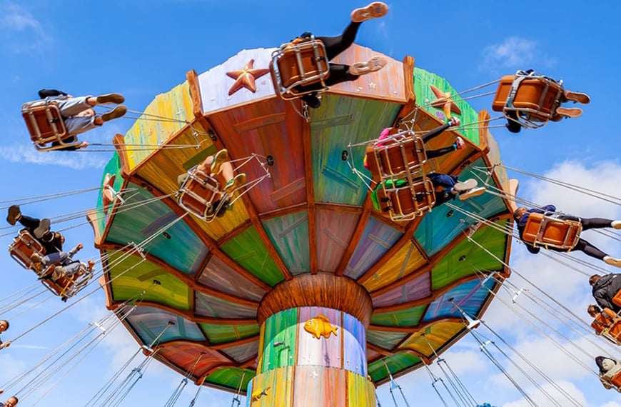 Drayton Manor - Wave Swinger Landscape