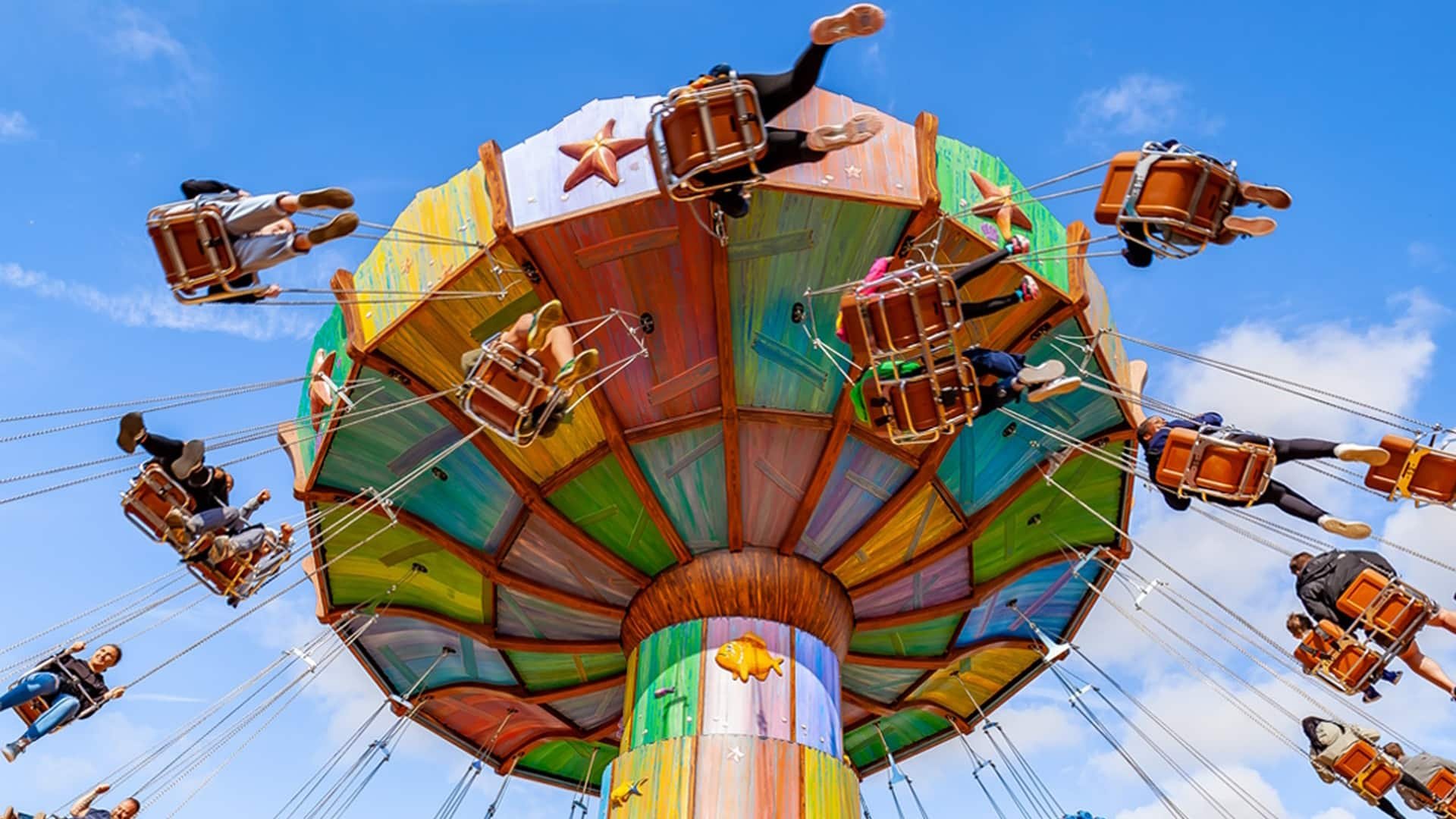 All of the family will enjoy a ride on the Wave Swinger at Drayton Manor Resort.  Get a great deal on your Drayton Manor Tickets with Attractions Near Me