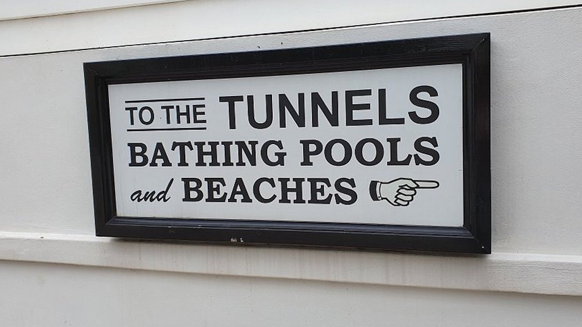 Tunnels Beaches - Sign