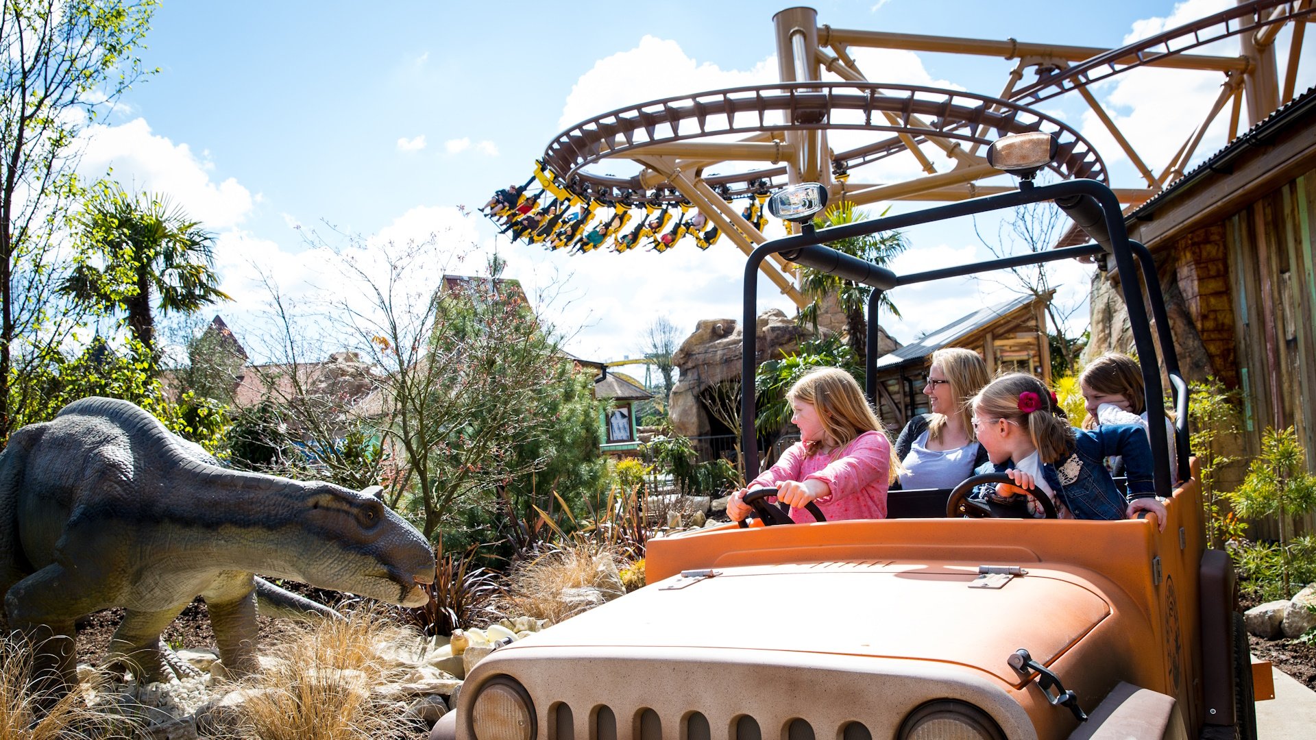 Paultons Park - Dinosaur Tour Co