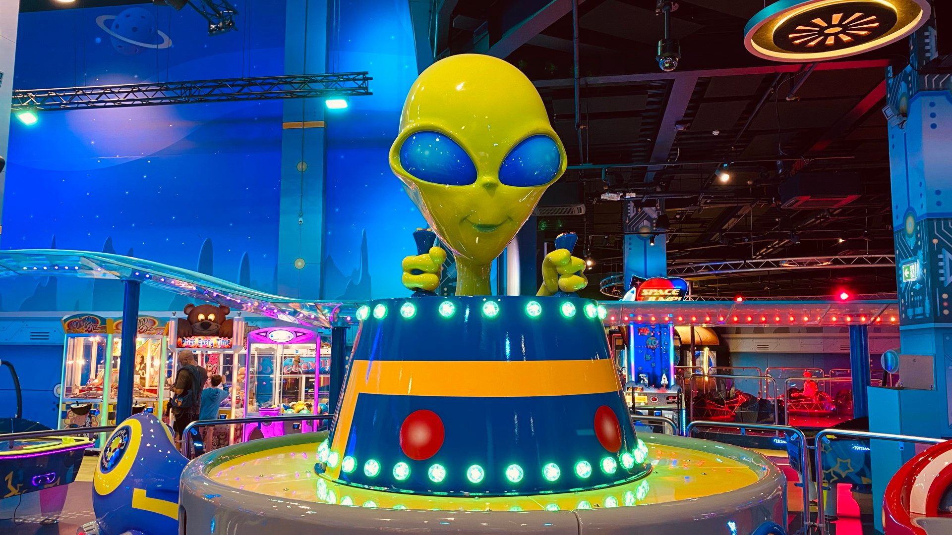 Babylon Park - Alien Theming