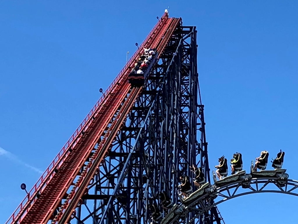 Blackpool Pleasure Beach - Big One Chain Lift Hill