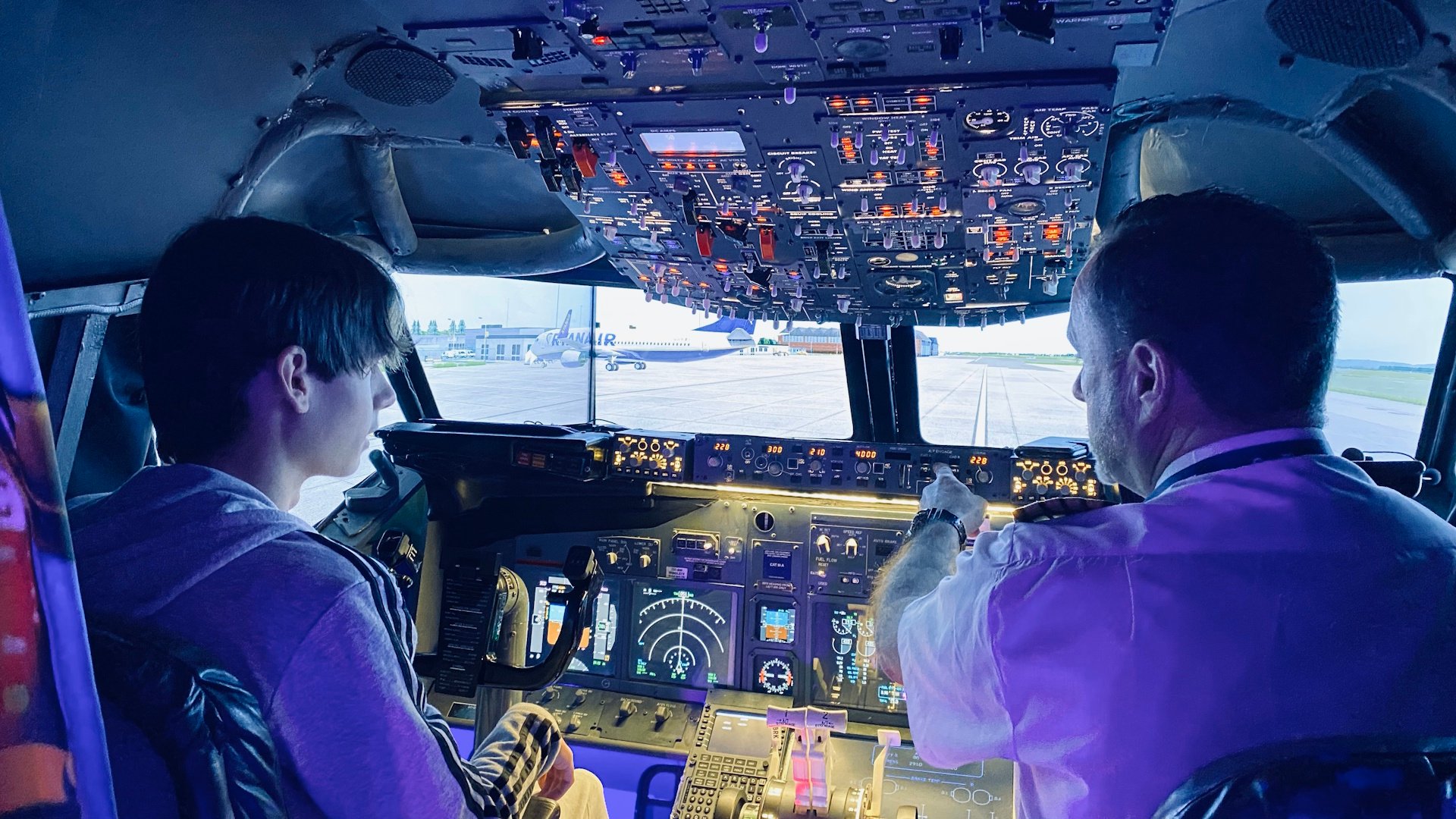 SimFly Darlington - Boeing 737-800 Cockpit