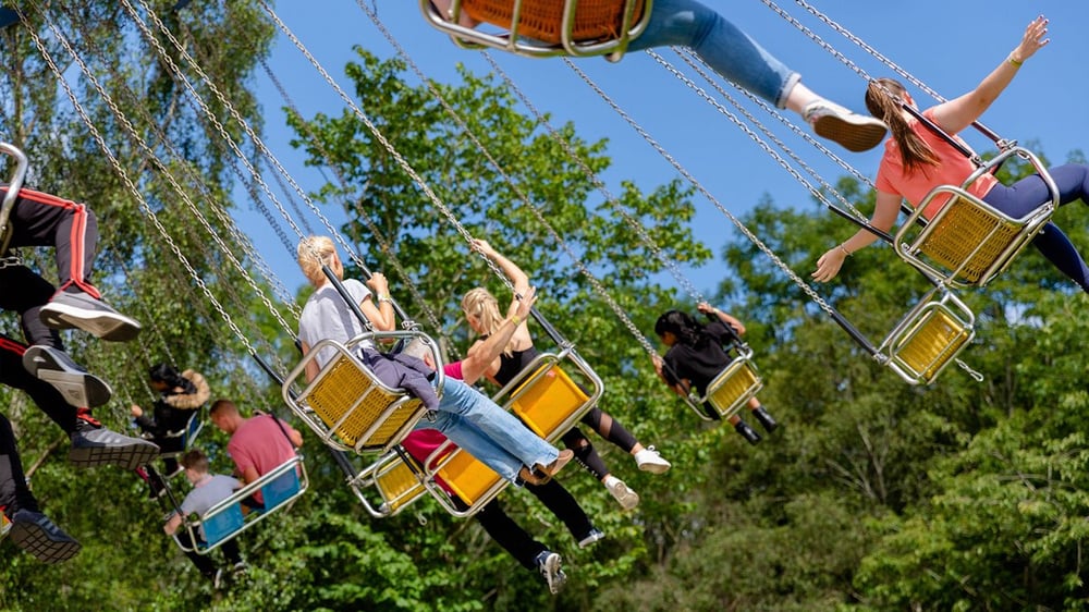 M&Ds Scotlands Theme Park - Wave Swinger