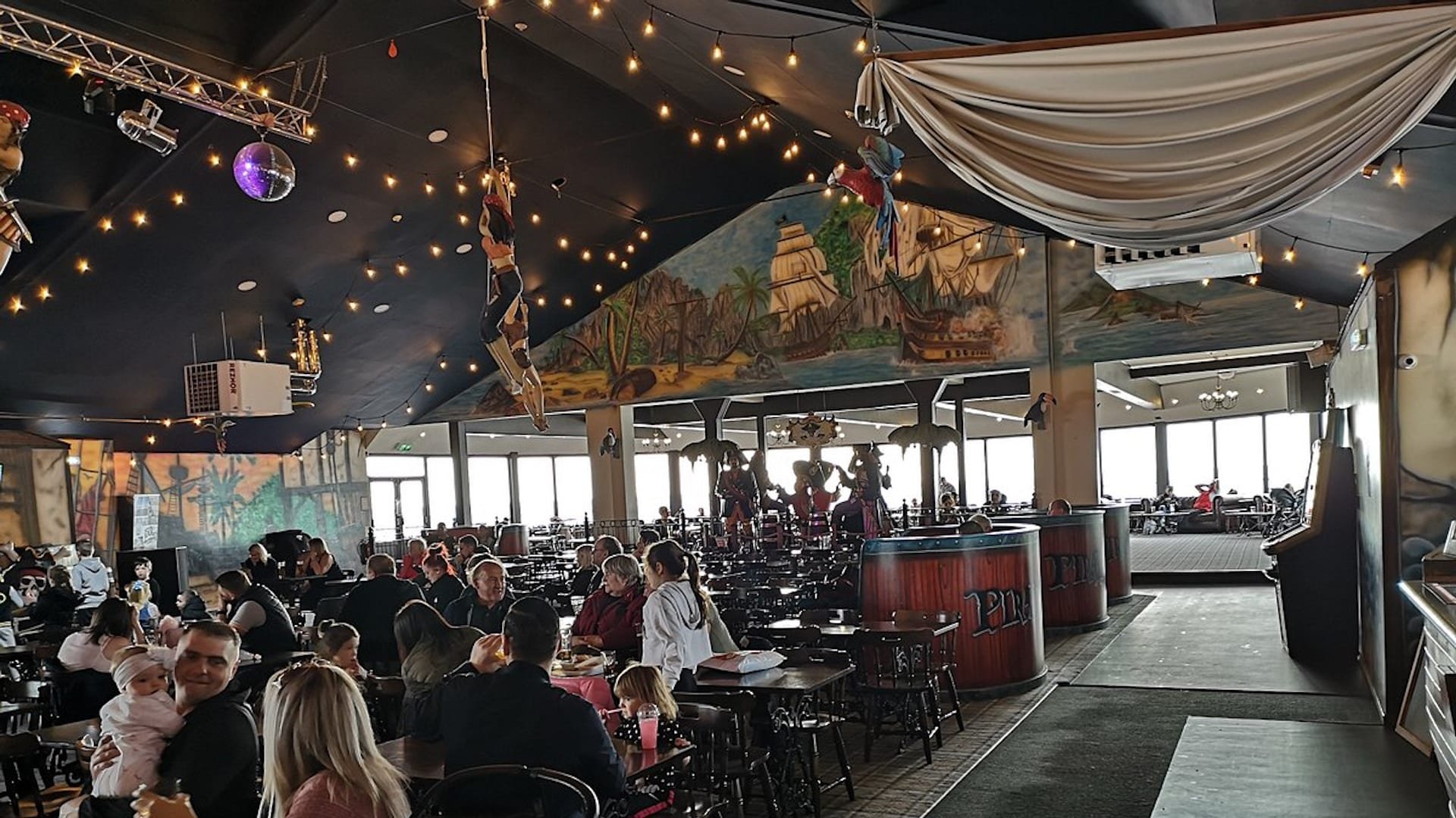 Blackpool Central Pier - Pirates Showbar