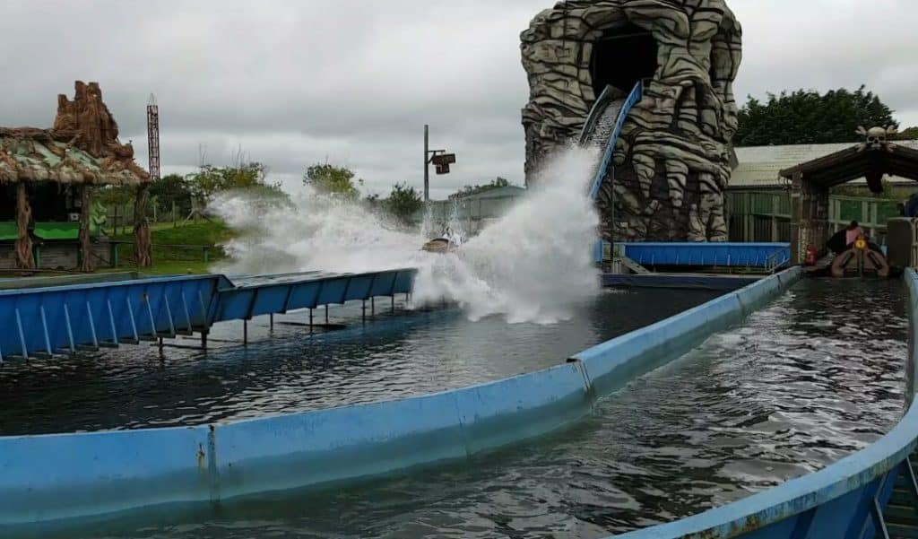 Oakwood - Skull Rock Log Flume