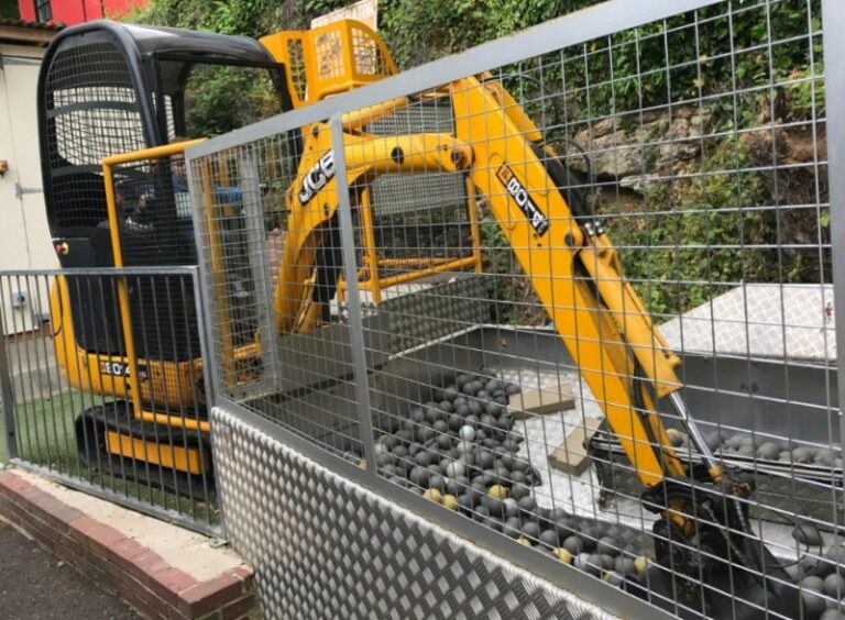 Gullivers Kingdom Matlock Bath - JCB Zone Gullivers Kingdom Matlock Bath - JCB Zone