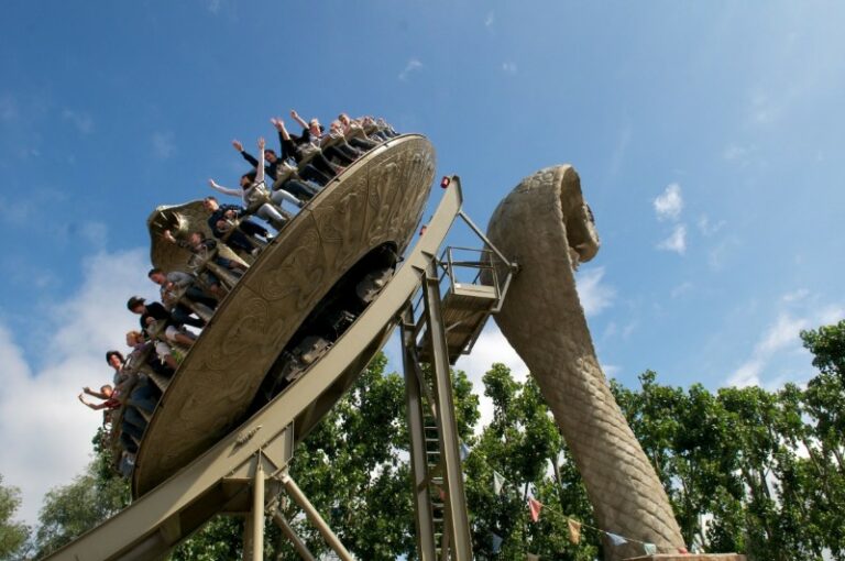 Chessington World of Adventures Resort - Kobra Chessington World of Adventures Resort - Kobra