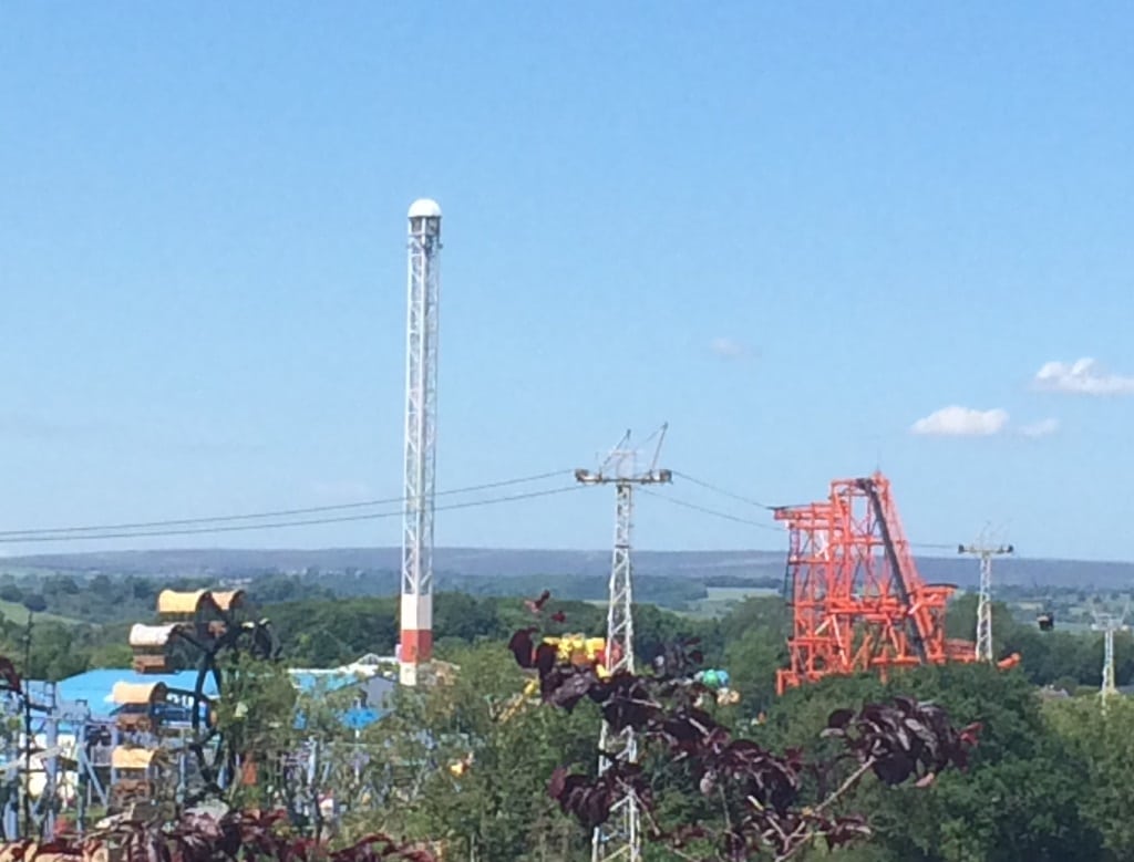 Flamingo Land - Cliff Hanger