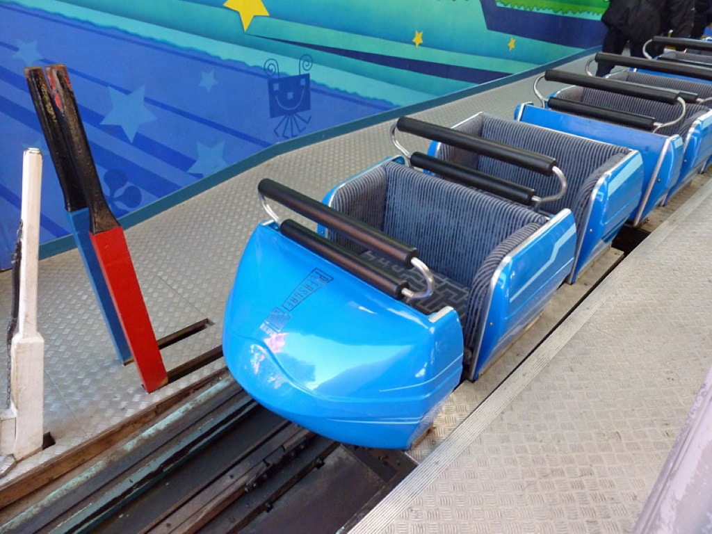 Blackpool Pleasure Beach - Blue Flyer - Buzz Bars