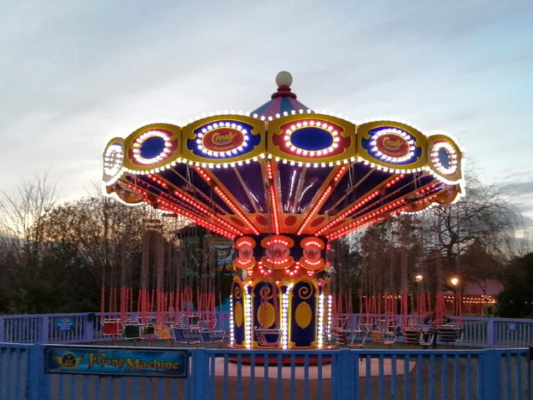 Crealy Theme Park and Resort - Flying Machine Crealy Theme Park and Resort - Flying Machine