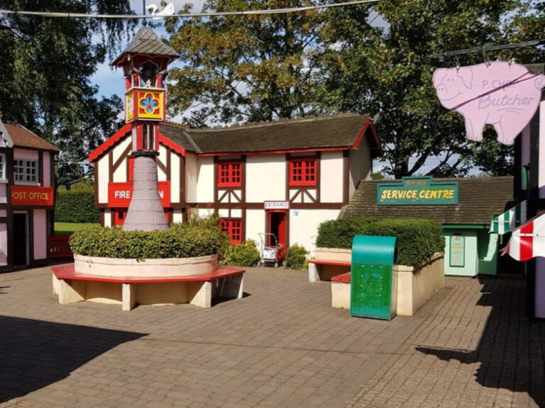 Sundown Adventureland - Toy Town Sundown Adventureland - Toy Town