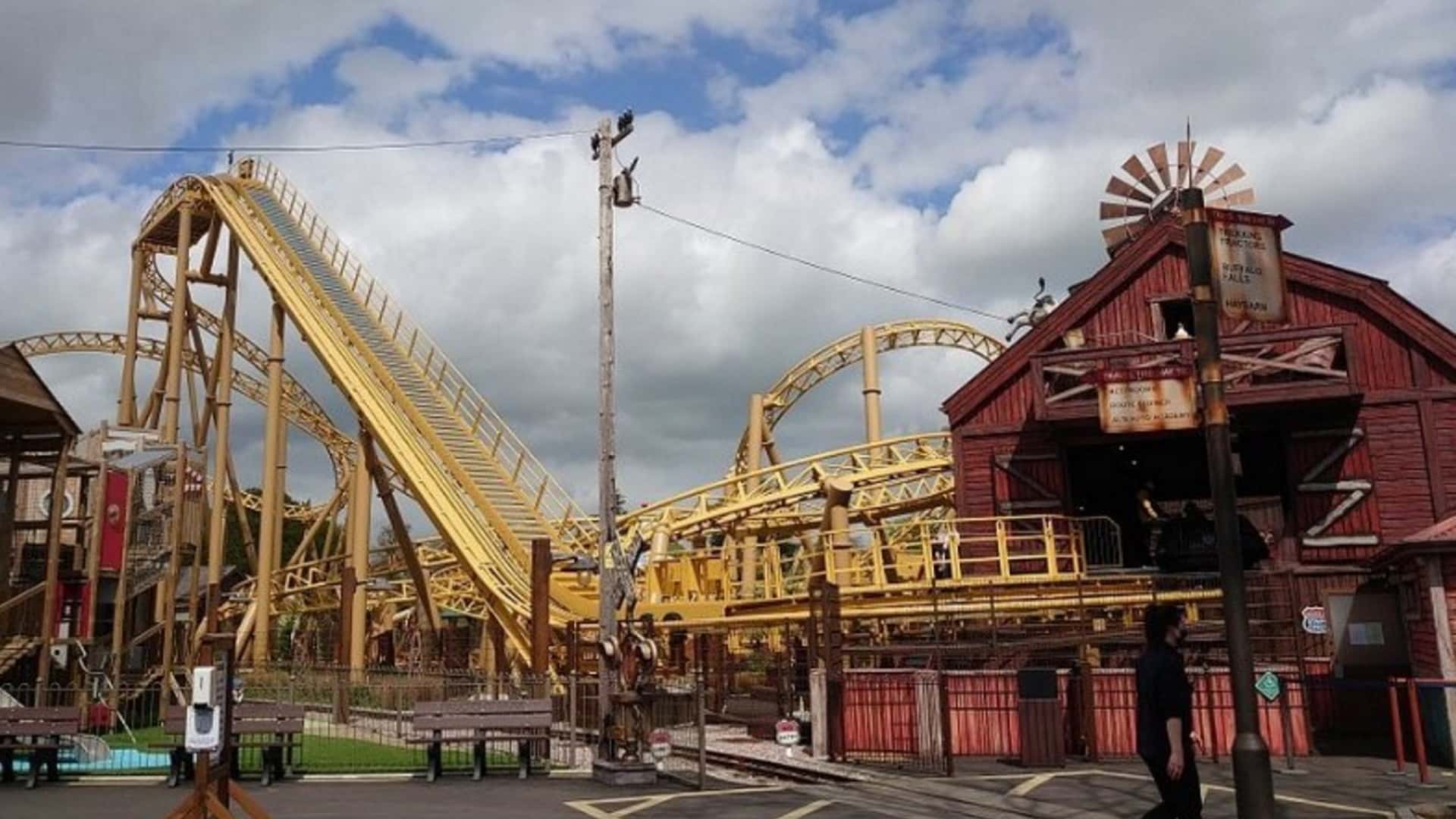 Paultons Park - Storm Chaser Tornado Springs