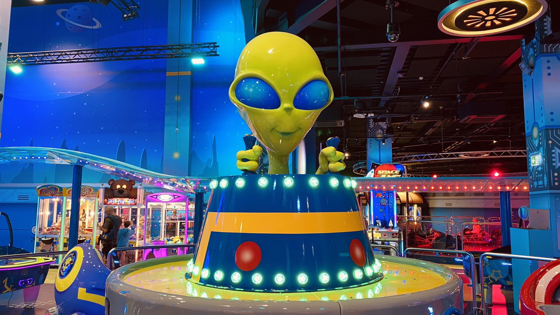 Babylon Park - Alien Theming