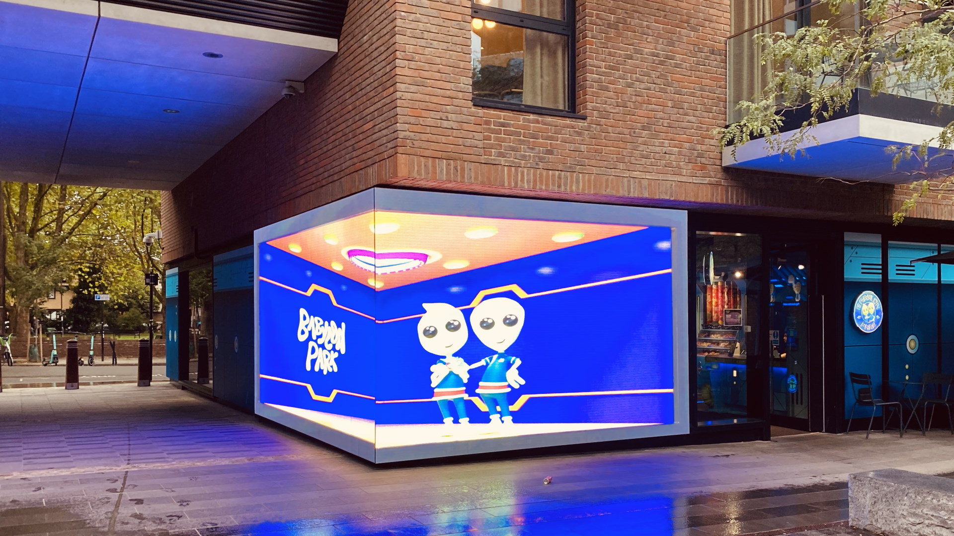 Babylon Park - Wrap Around Screens