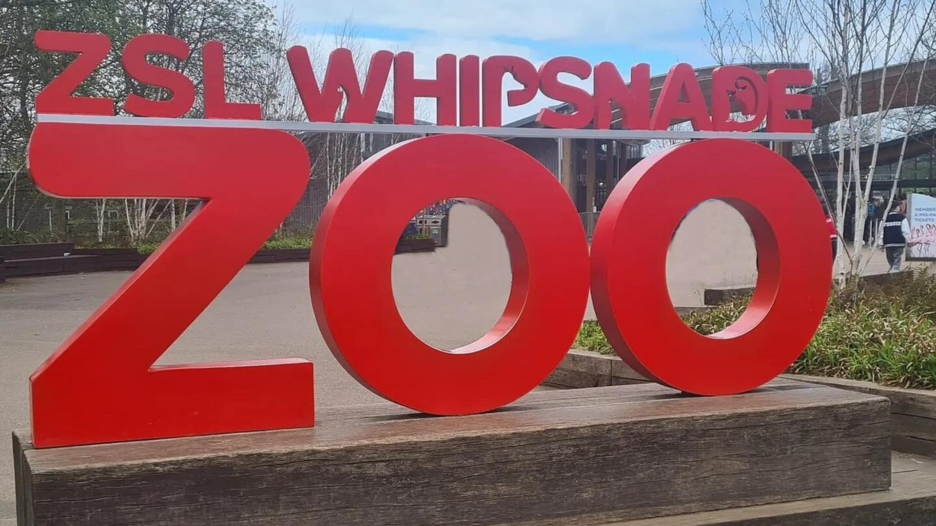 ZSL Whipsnade Zoo - Entrance Sign