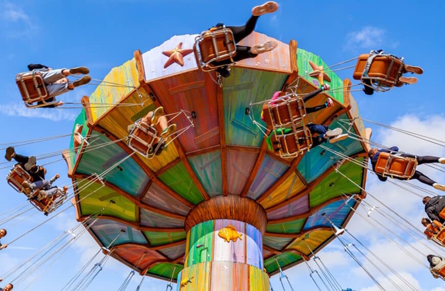 Drayton Manor - Wave Swinger Landscape