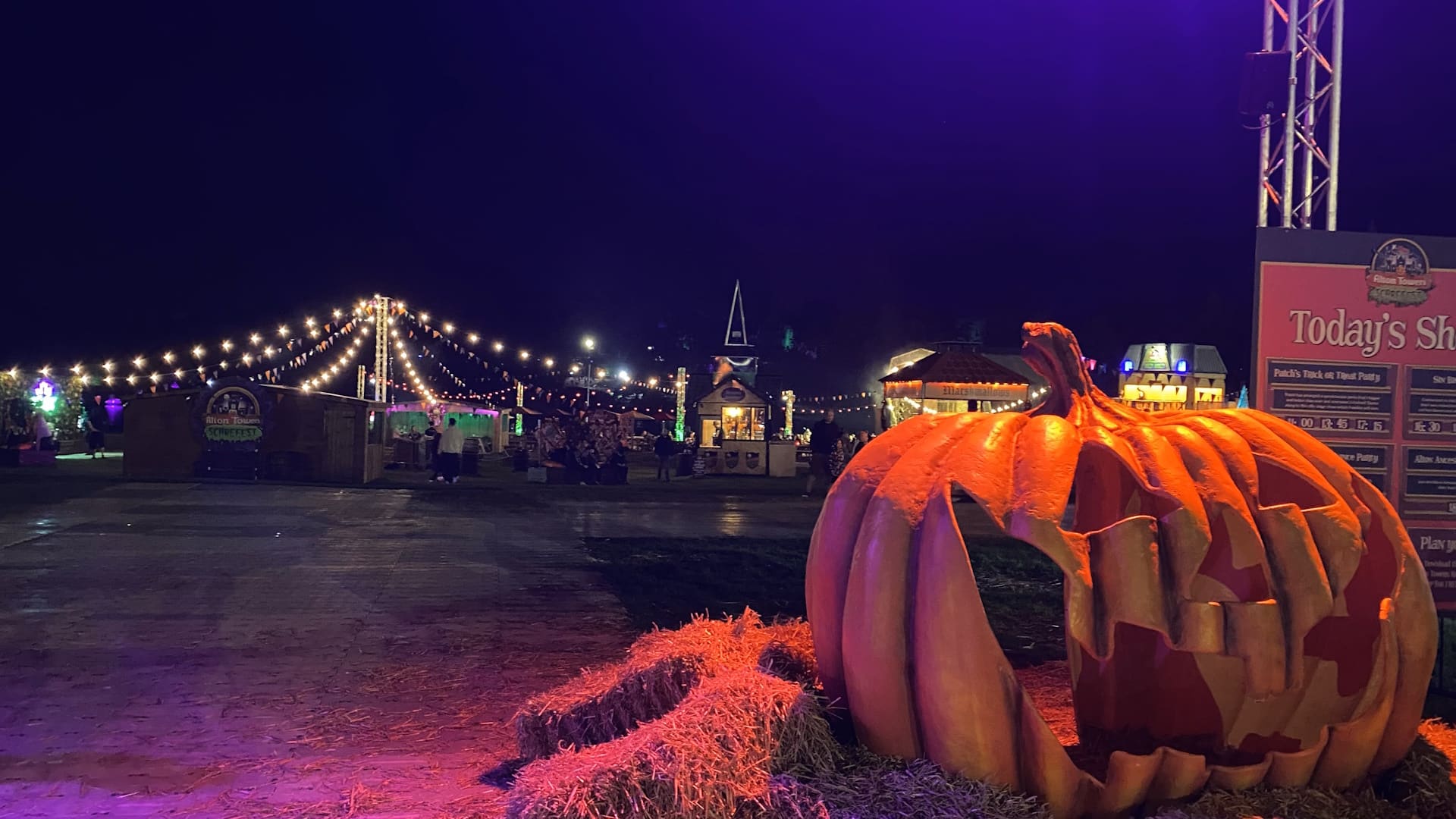 Alton Towers Scarefest Review - Food Village
