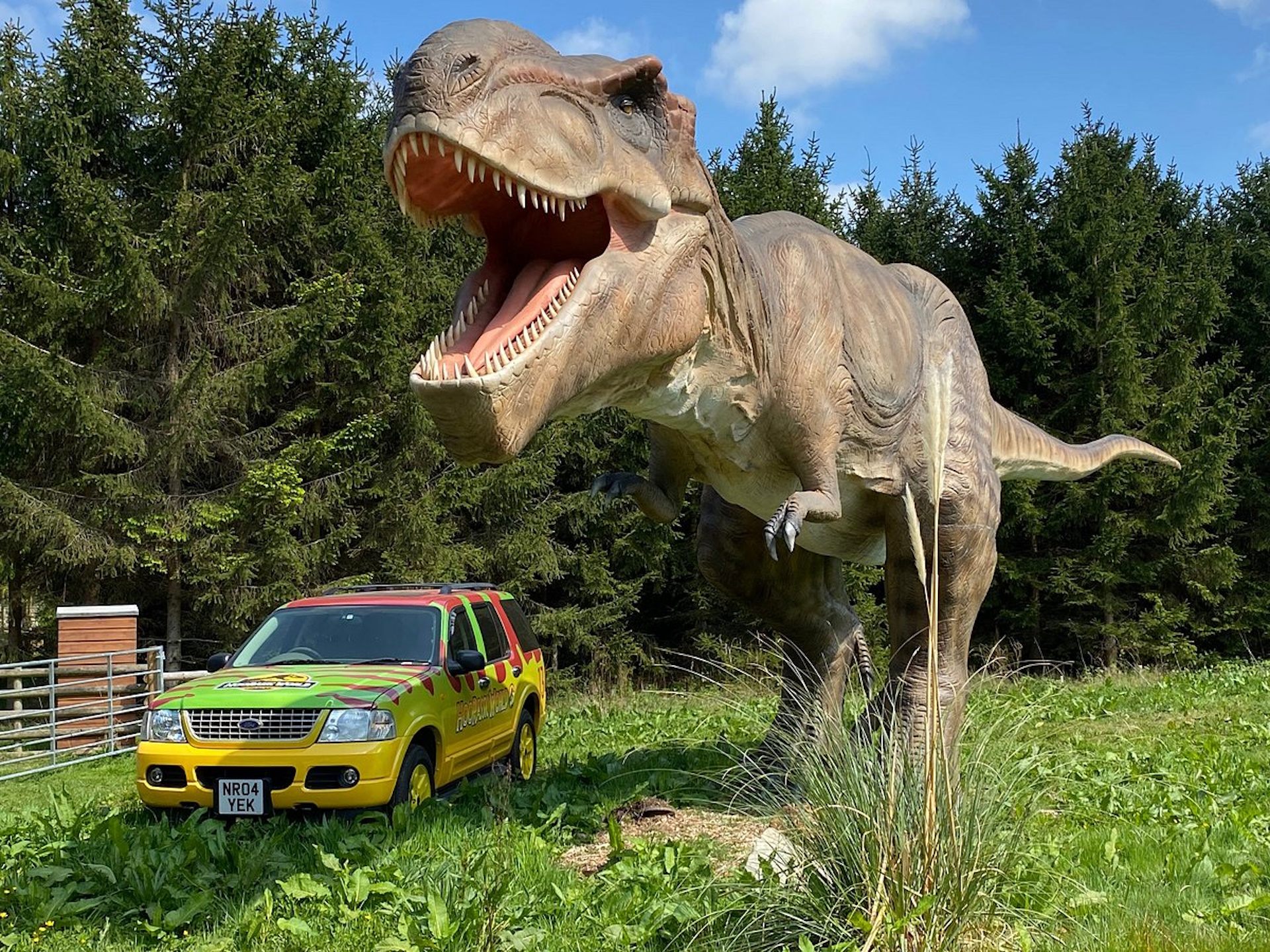 Hoo Zoo & Dinosaur World Attractions Near Me