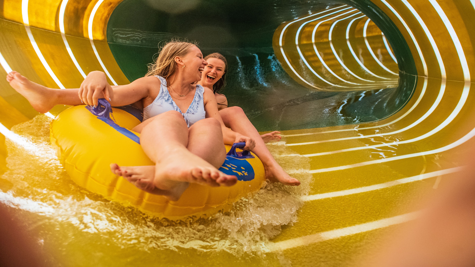How Students Can Dive into the Atmosphere of the Water Park with Special Discounts